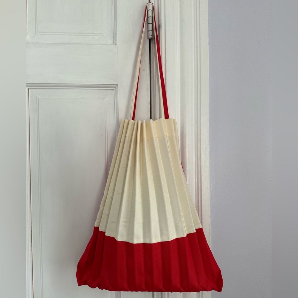 Women’s Colorblock Pleated Tote Bag - Cream & Red